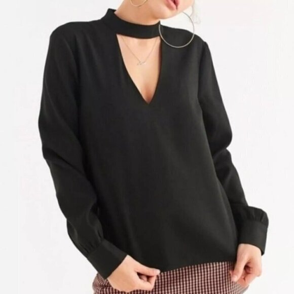 Urban Outfitters Black Keyhole Hi Low Long Sleeve Top Womens Crepe - Size S NWOT - Picture 1 of 13